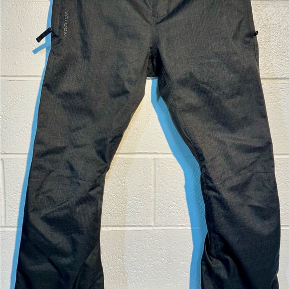 Volcom men’s Tight Series snow pants, black, 8k waterproof, sleek design. - Picture 9 of 9